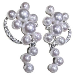 【Pendientes de perlas Akoya y diamantes en forma de cascada】Geometría esculpida