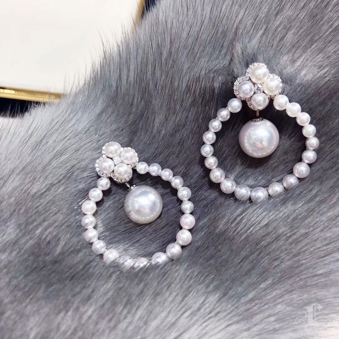 【Lustre Arc】Floral Halo Aurora Akoya Pearl Circle Earrings In New Condition For Sale In New York, NY