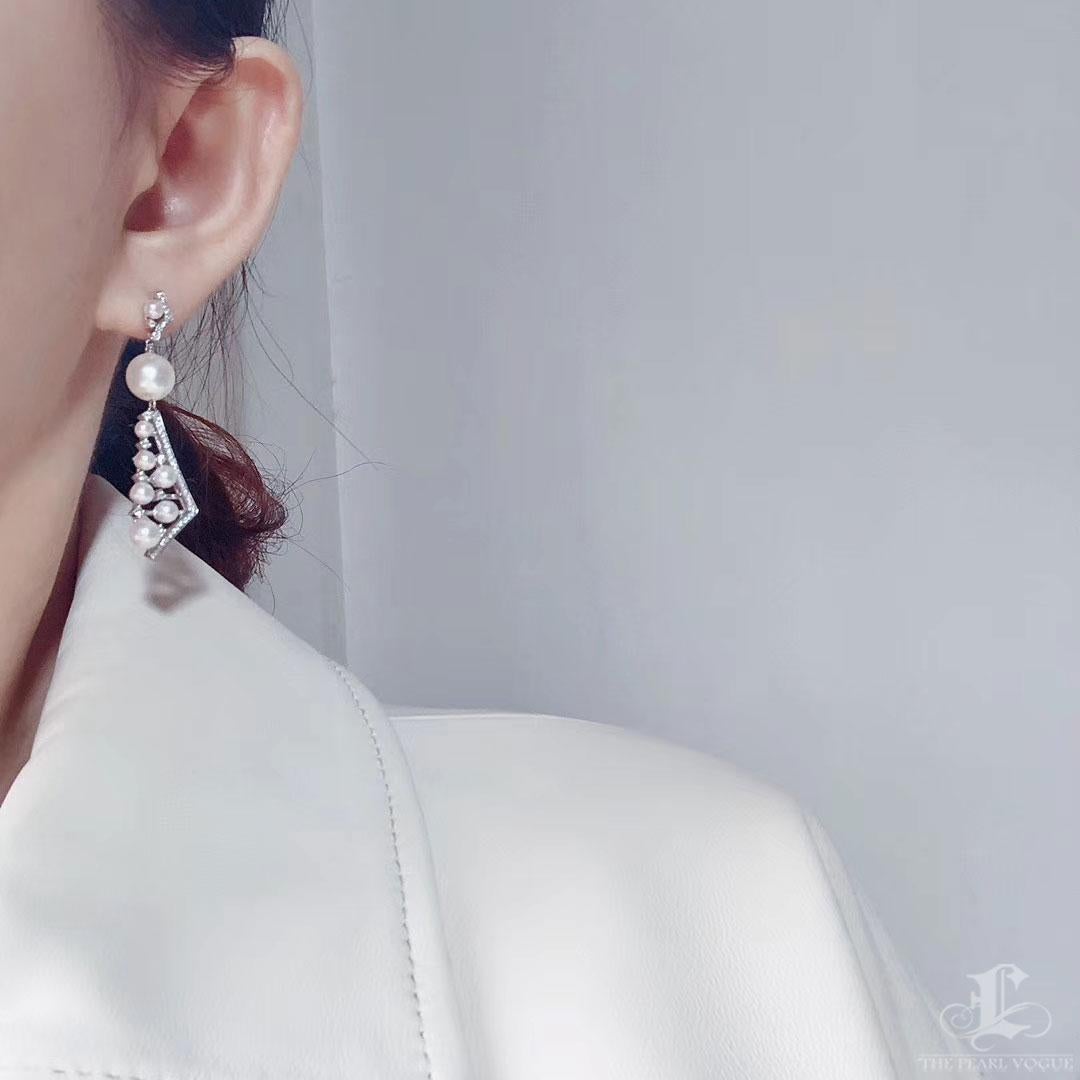 【Crown Radiance】Pendientes geométricos de perlas Akoya arquitectónicas de oro de 18 quilates y diamantes Sin cortar en venta