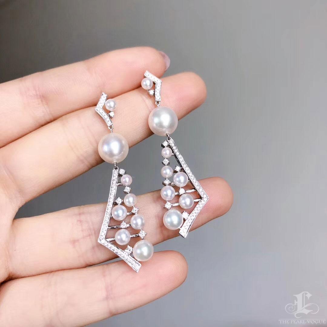 【Crown Radiance】Pendientes geométricos de perlas Akoya arquitectónicas de oro de 18 quilates y diamantes en Nuevo estado para la venta en New York, NY