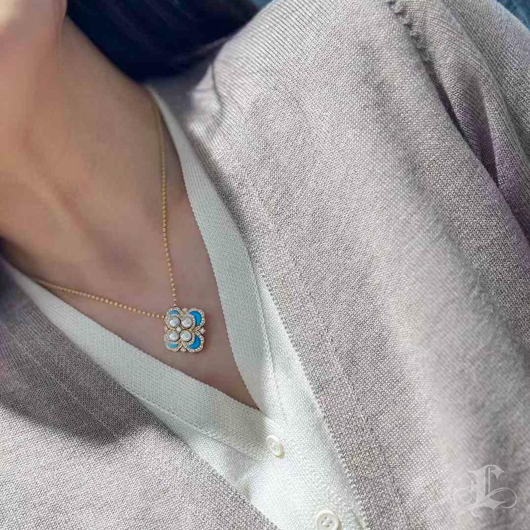 Grezzo Ciondolo di diamanti con perle Akoya e turchesi per bambini in vendita