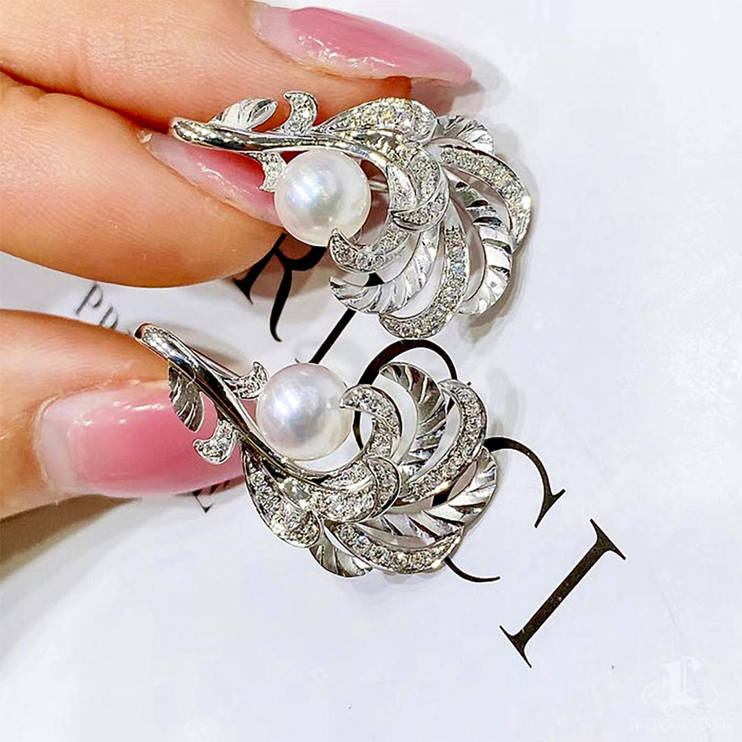 【Vine Symphony】Feathered Grace - Orecchini con perle Aurora Akoya In condizioni Nuovo in vendita a New York, NY