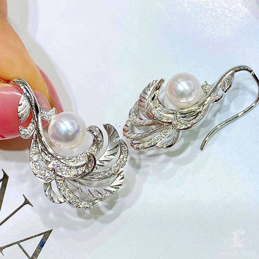Donna 【Vine Symphony】Feathered Grace - Orecchini con perle Aurora Akoya in vendita