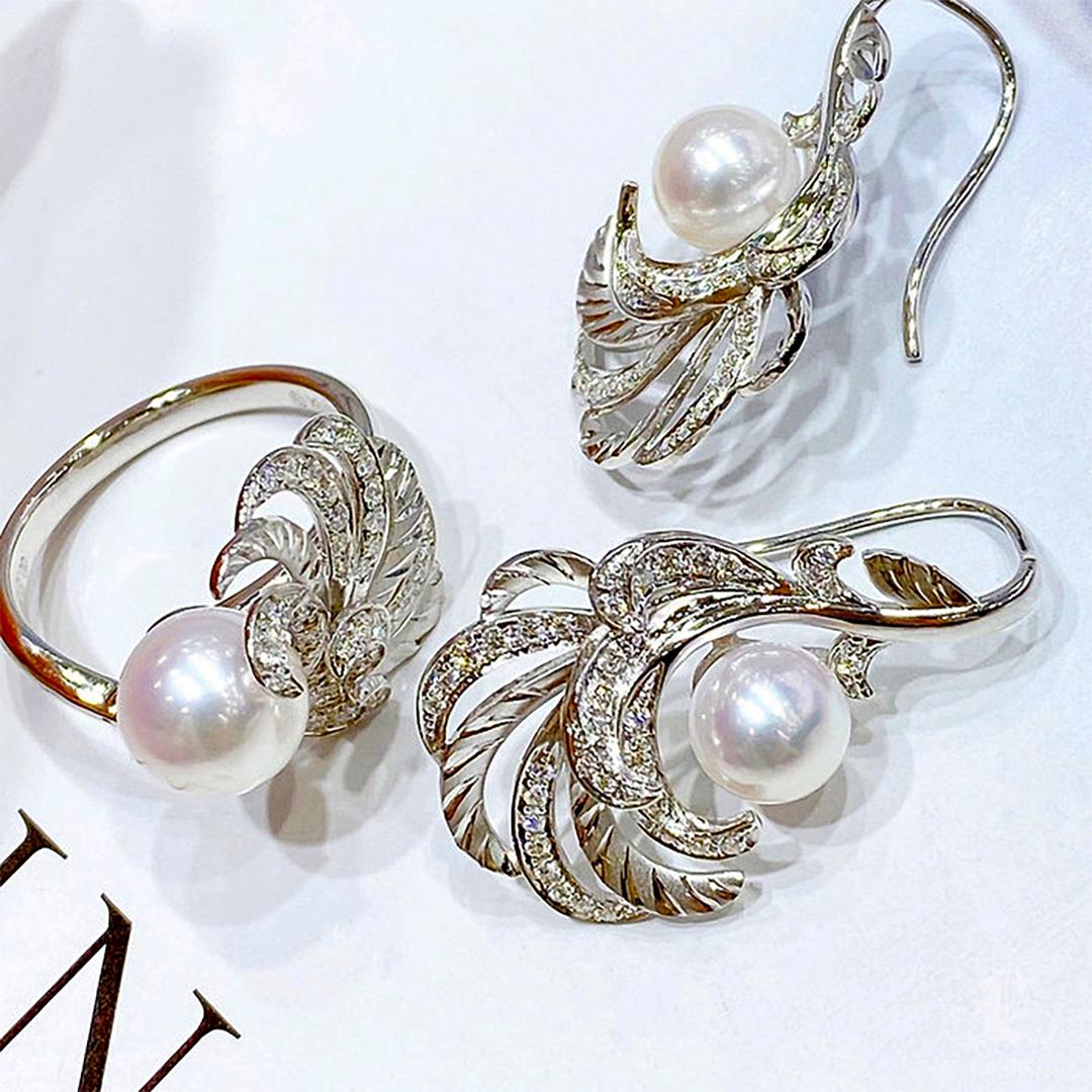 【Vine Symphony】Feathered Grace - Orecchini con perle Aurora Akoya in vendita 1