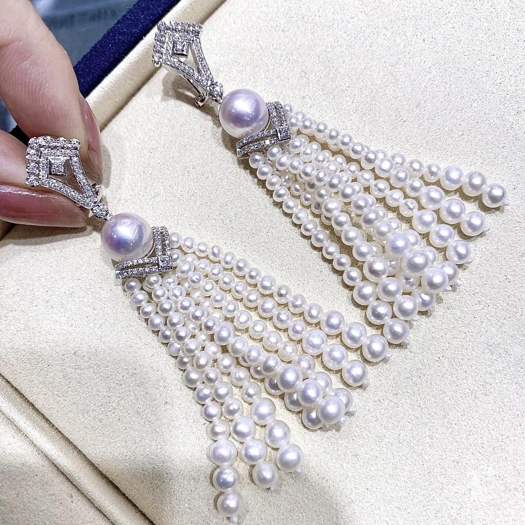 【Crown Radiance】Cascade Akoya & Freshwater Pearl Diamond Tassel Earrings In New Condition For Sale In New York, NY