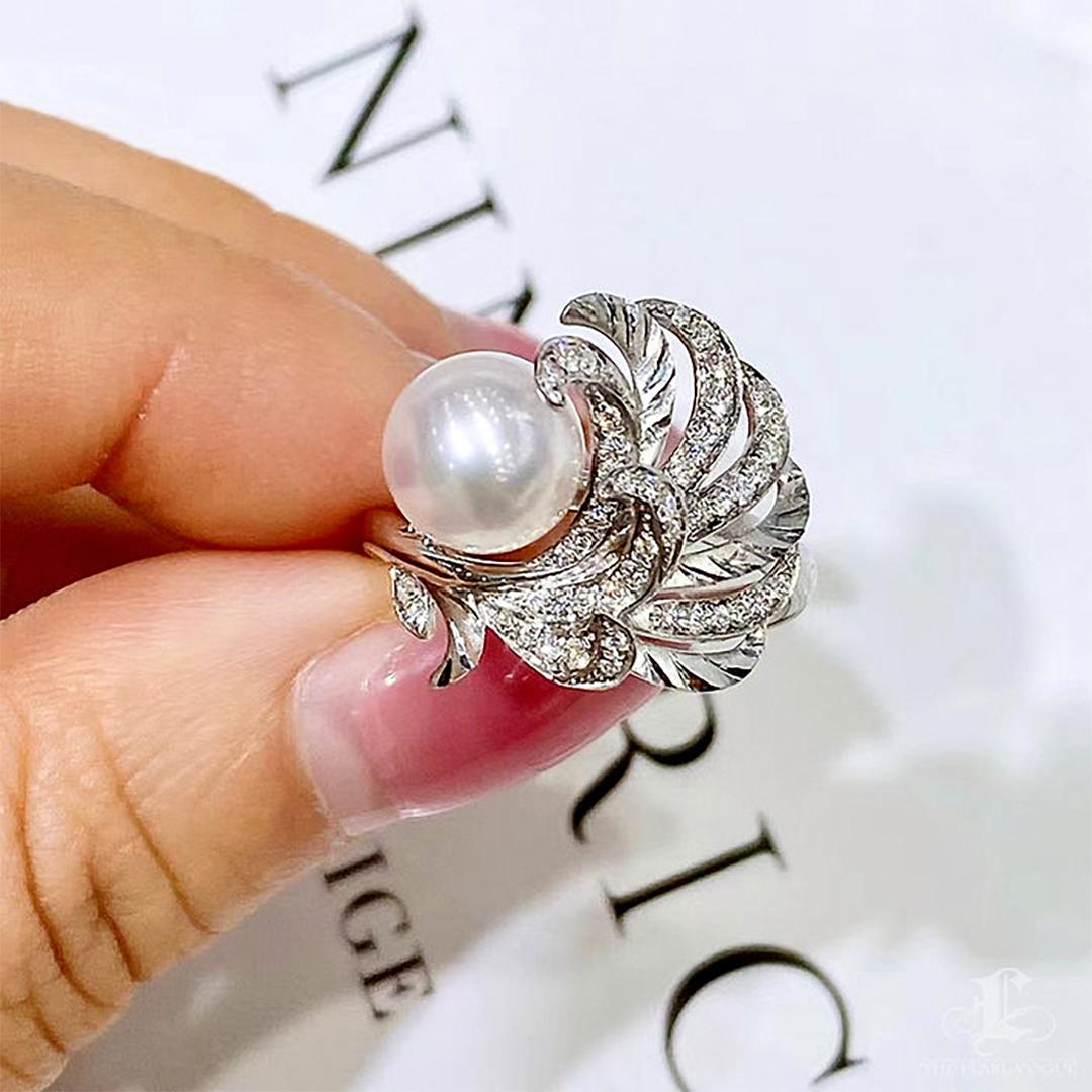 【Vine Symphony】Feathered Grace - Aurora Akoya Pearl Diamond Cocktail Ring In New Condition For Sale In New York, NY