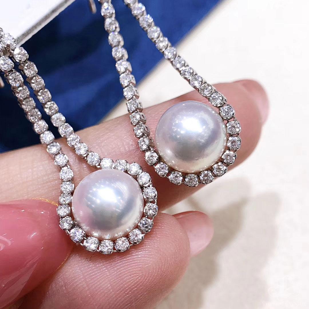 【Lustre Arc】Aurora Silken Loop Akoya Pearl Diamond Earrings In New Condition For Sale In New York, NY