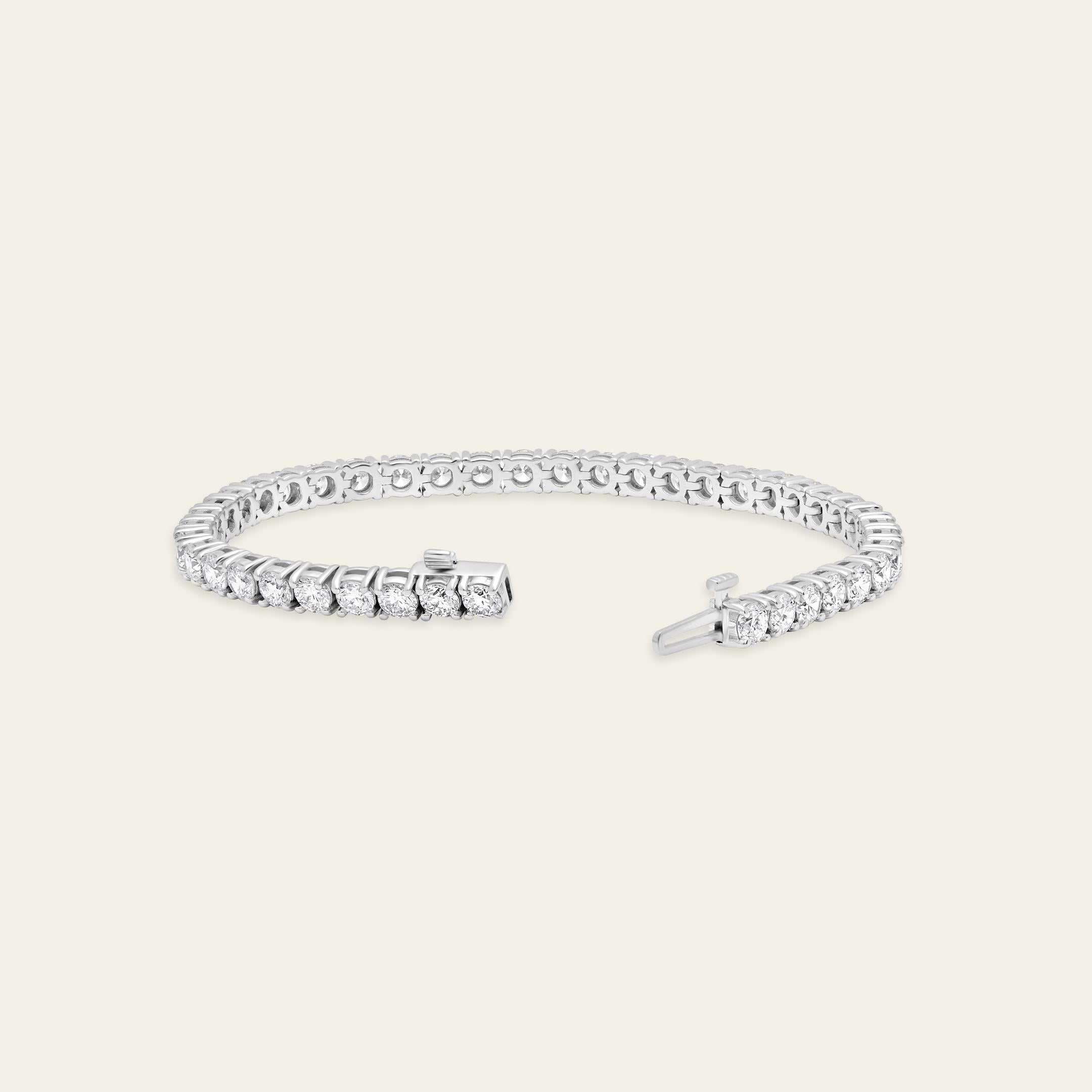 Taglio rotondo Aurora 8 Carat Round Diamond Tennis Bracelet in vendita