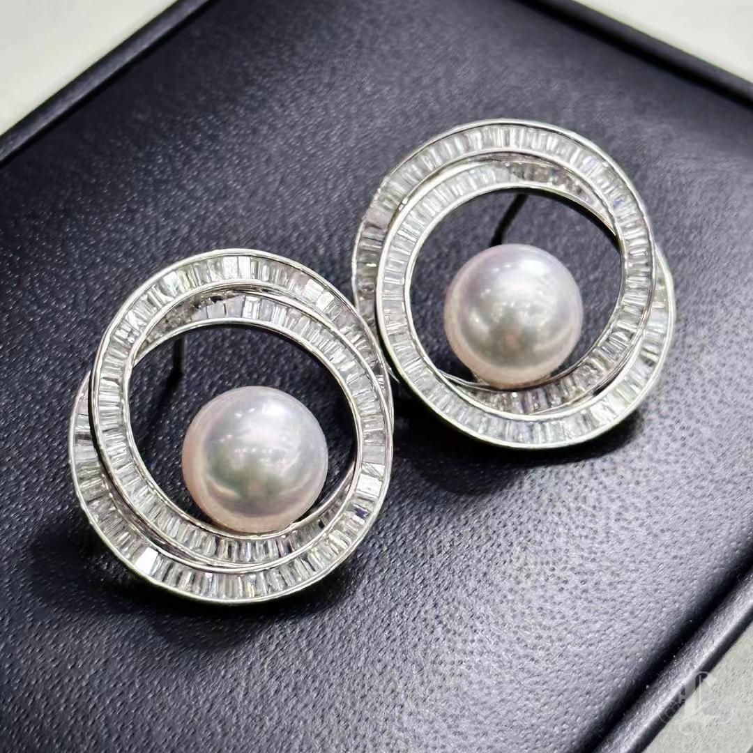 【Sculpted Geometry】Aurora Orbit Akoya Pearl & Baguette Diamond Earrings For Sale 1
