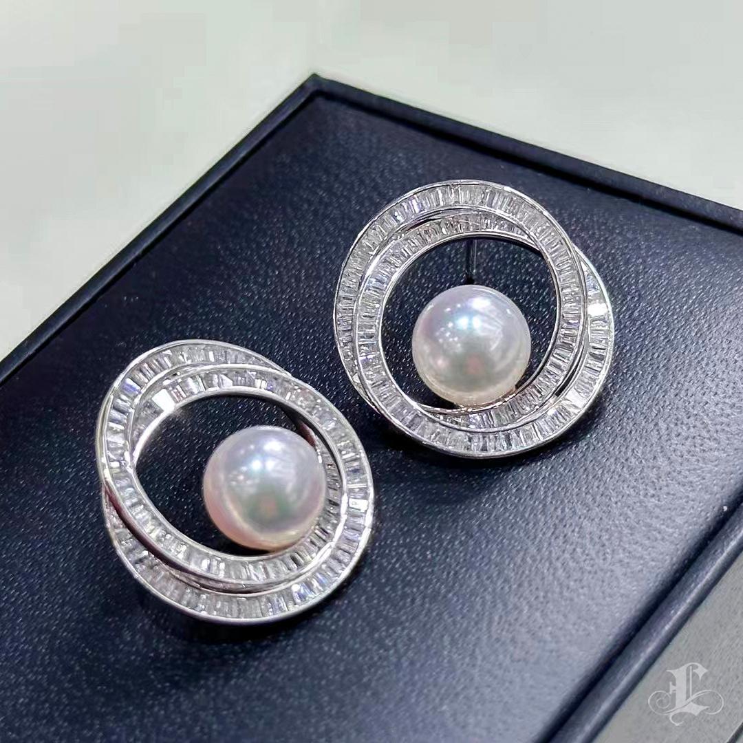 【Sculpted Geometry】Aurora Orbit Akoya Pearl & Baguette Diamond Earrings For Sale 2