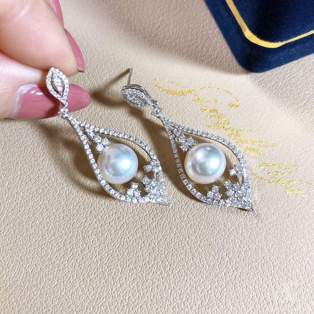 Crown Radiance】Aurora Teardrop Aurora Akoya Perlen & Diamant Ohrringe Damen im Angebot