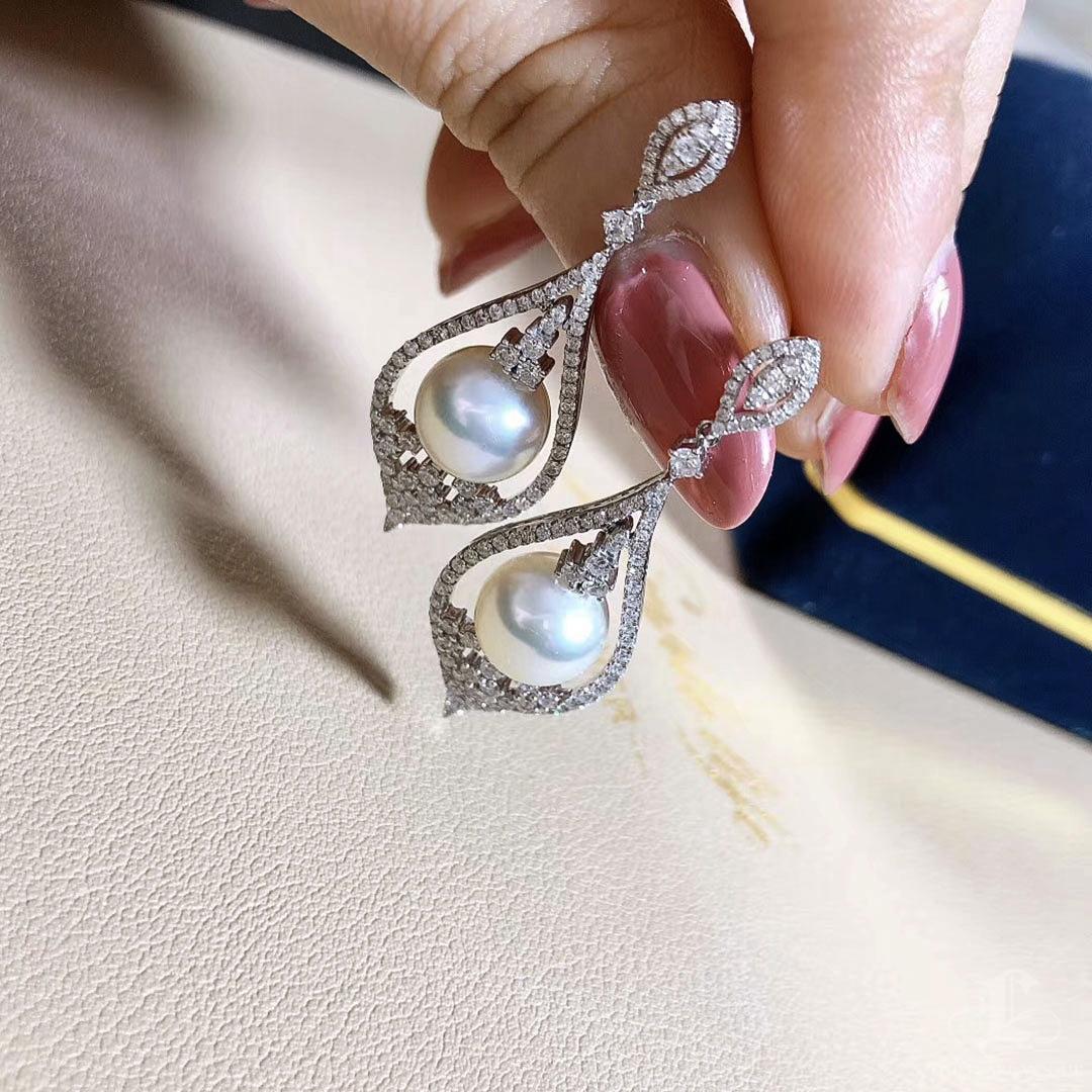 Crown Radiance】Aurora Teardrop Aurora Akoya Perlen & Diamant Ohrringe im Angebot 1
