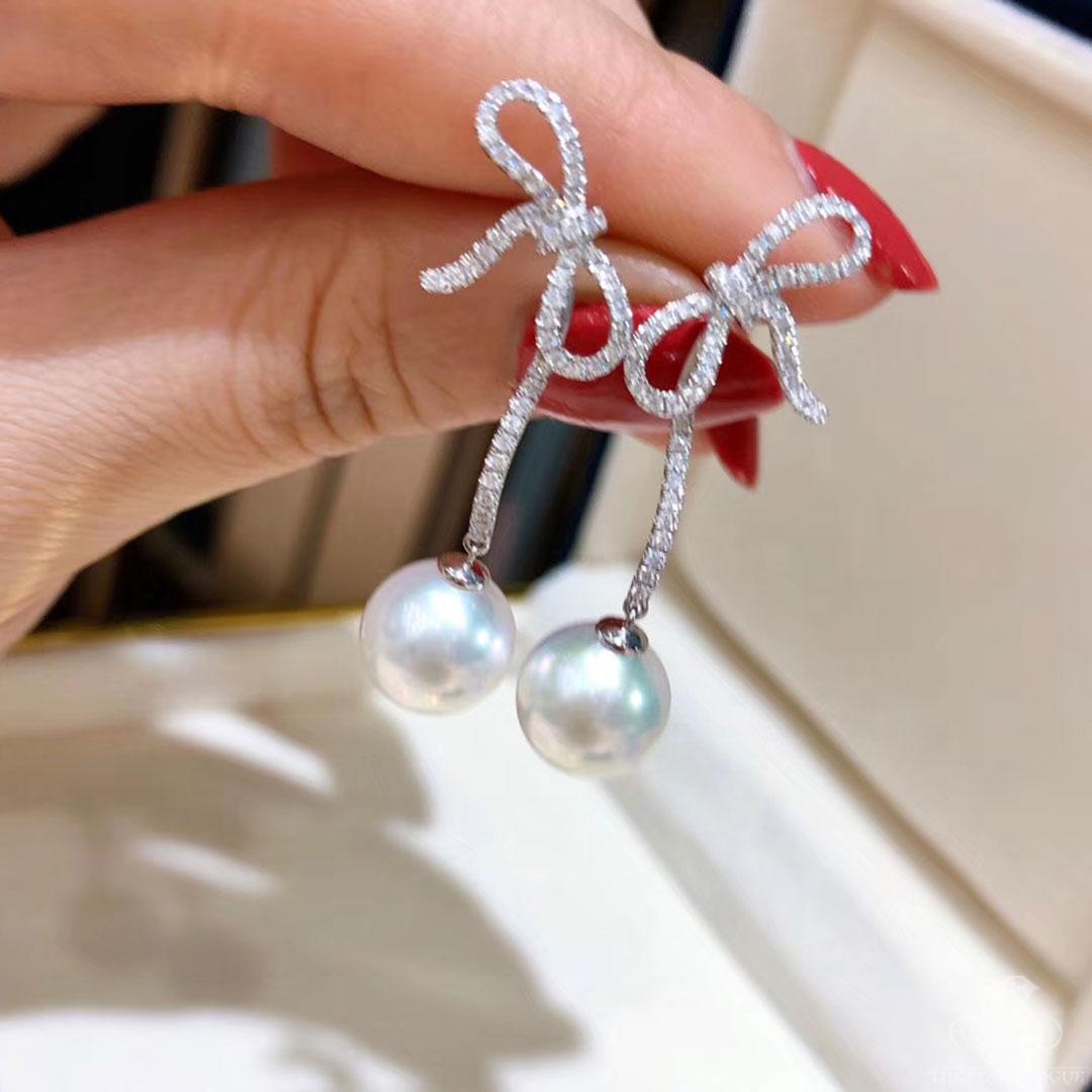 Geformte Geometrie】Sleek Bogen Aurora Akoya Perle Diamant Tropfen Ohrringe Damen im Angebot
