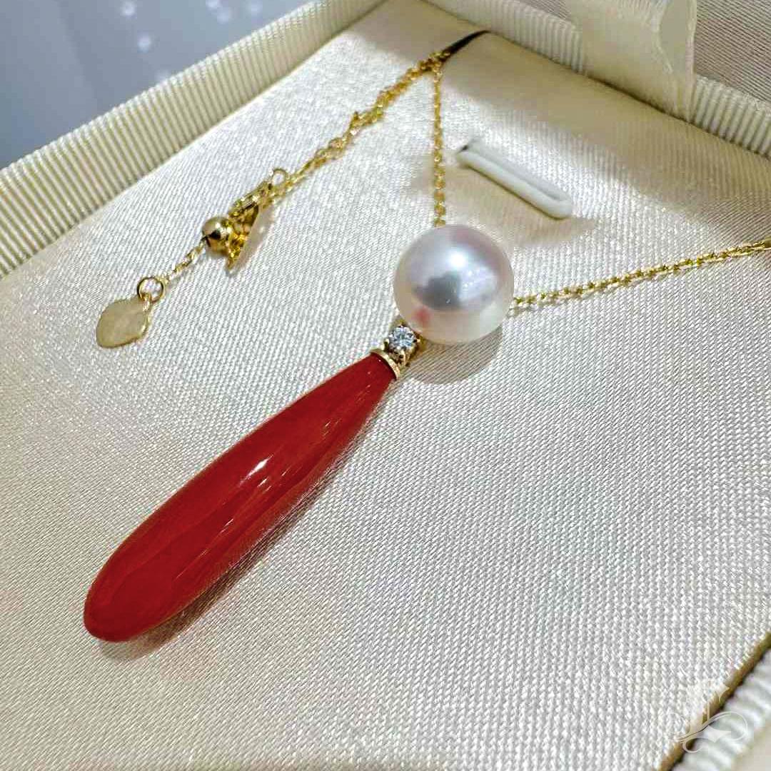 【Sculpted Geometry】Aurora Akoya Pearl & Sardinian Coral Diamond Pendant Necklace Pour femmes en vente