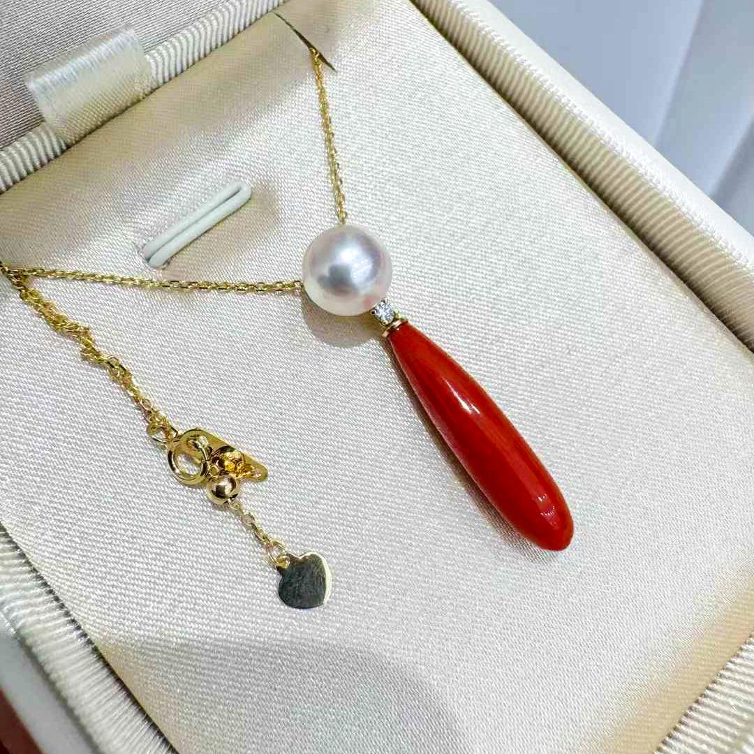 【Sculpted Geometry】Aurora Akoya Pearl & Sardinian Coral Diamond Pendant Necklace en vente 1