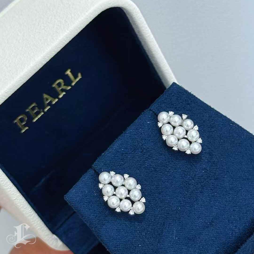 【Crown Radiance】Conjunto de collar y pendientes de perlas Akoya Aurora y diamantes en venta 6