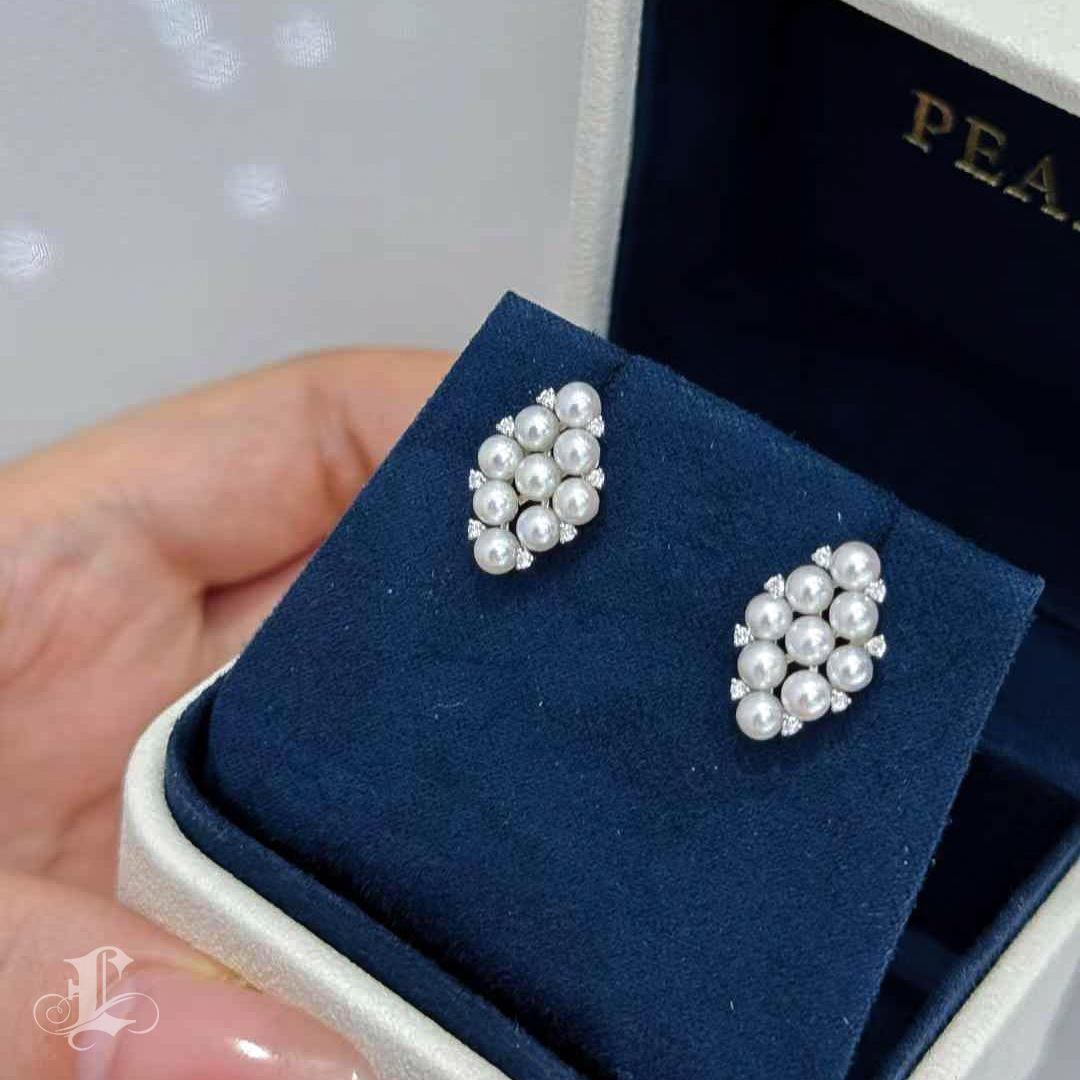 【Crown Radiance】Conjunto de collar y pendientes de perlas Akoya Aurora y diamantes en venta 8