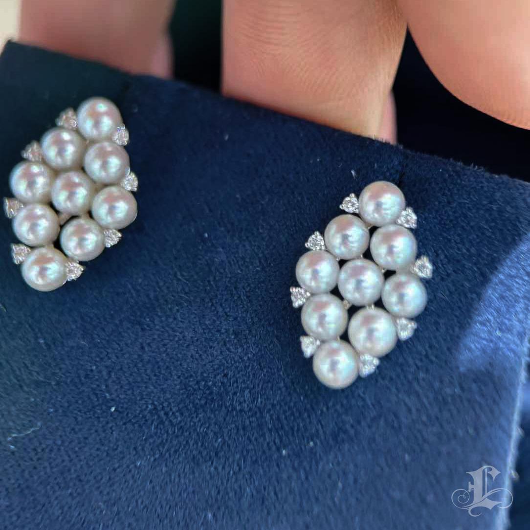 【Crown Radiance】Conjunto de collar y pendientes de perlas Akoya Aurora y diamantes en venta 9