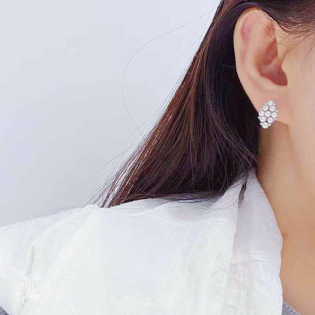 【Crown Radiance】Conjunto de collar y pendientes de perlas Akoya Aurora y diamantes en Nuevo estado para la venta en New York, NY