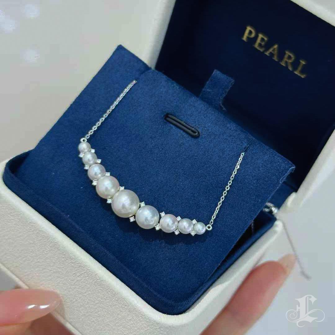 【Crown Radiance】Conjunto de collar y pendientes de perlas Akoya Aurora y diamantes en venta 1