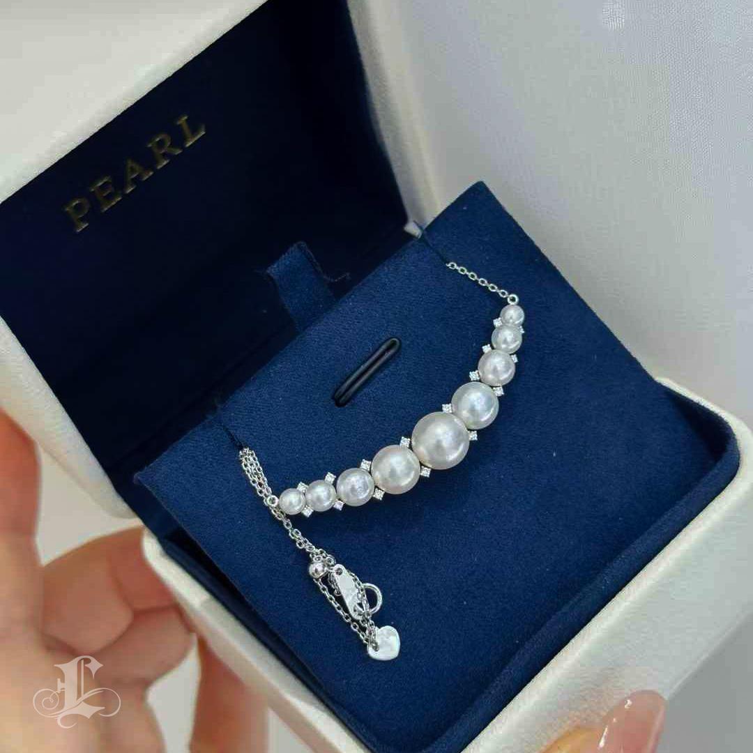 【Crown Radiance】Conjunto de collar y pendientes de perlas Akoya Aurora y diamantes en venta 3