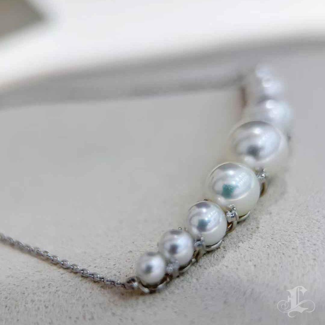 【Crown Radiance】Conjunto de collar y pendientes de perlas Akoya Aurora y diamantes en venta 4