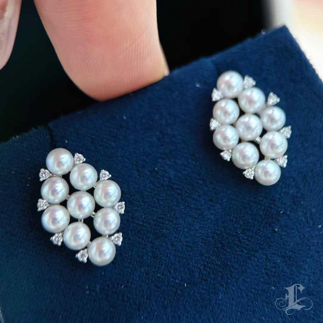 【Crown Radiance】Conjunto de collar y pendientes de perlas Akoya Aurora y diamantes en venta 5