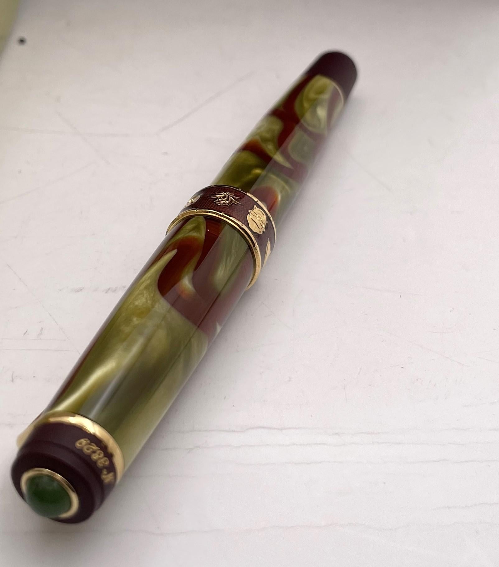 Aurora limited edition fountain pen from the Asia collection, sold with the original ink bottle, boxes, and papers.

Dedicated to the Asian continent, Aurora has created these precious writing instruments as a tribute to the Asian culture and its