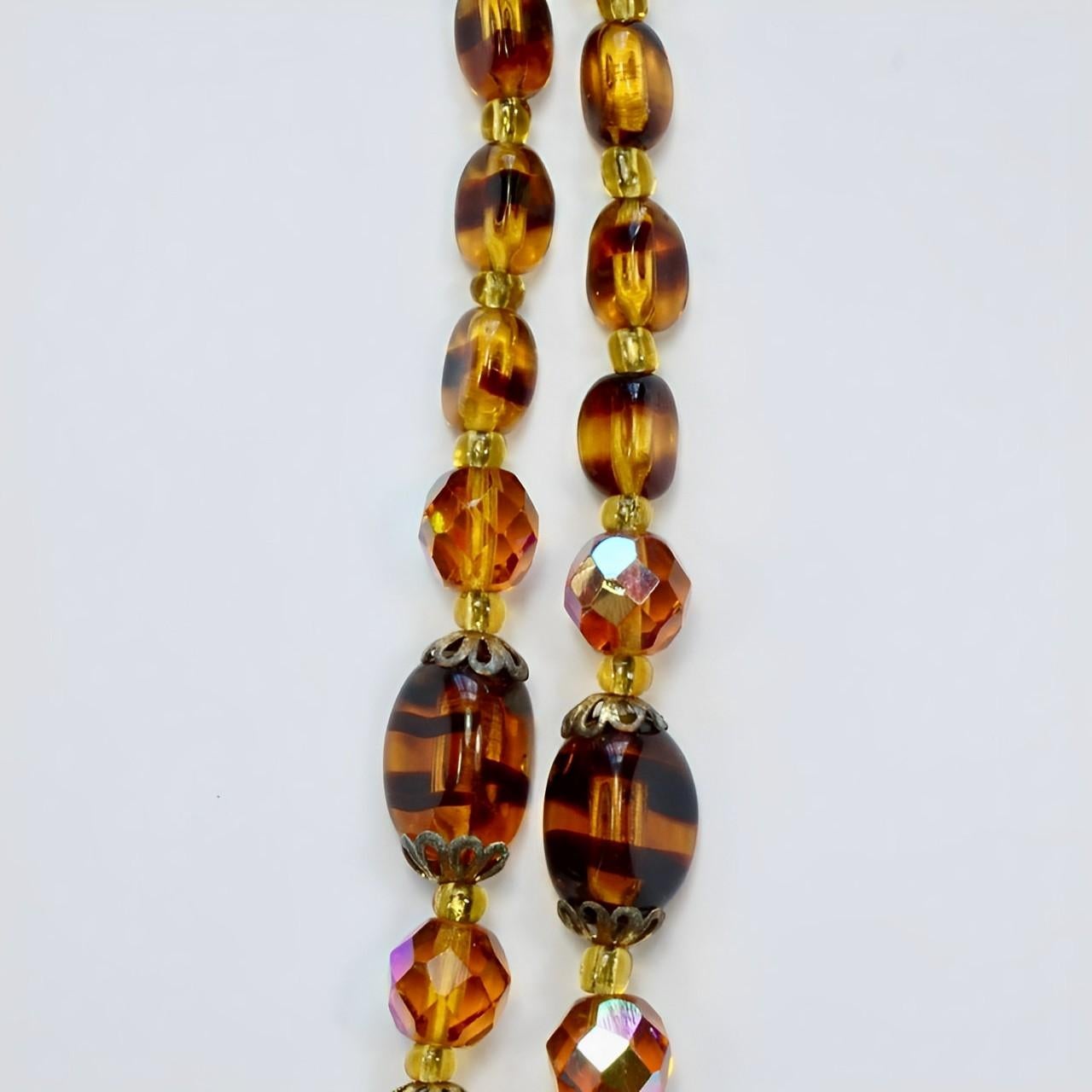Collana di perle a due fili in vetro a strisce Aurora Borealis Ambra Tartaruga in vendita 1