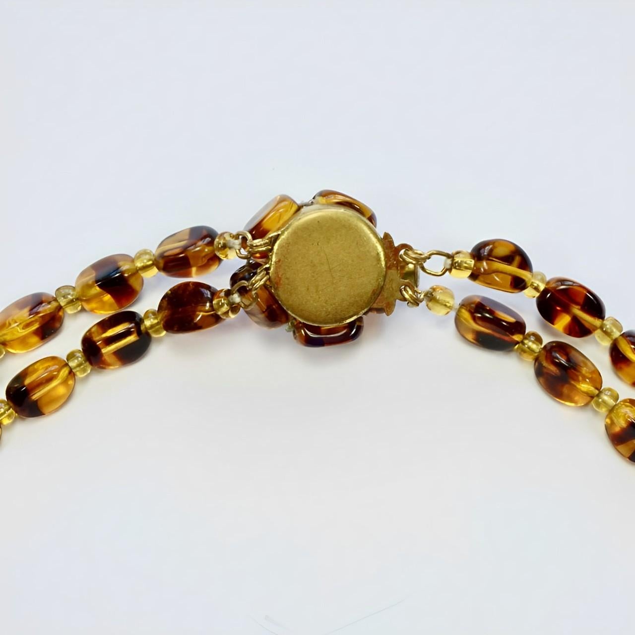 Collana di perle a due fili in vetro a strisce Aurora Borealis Ambra Tartaruga in vendita 3