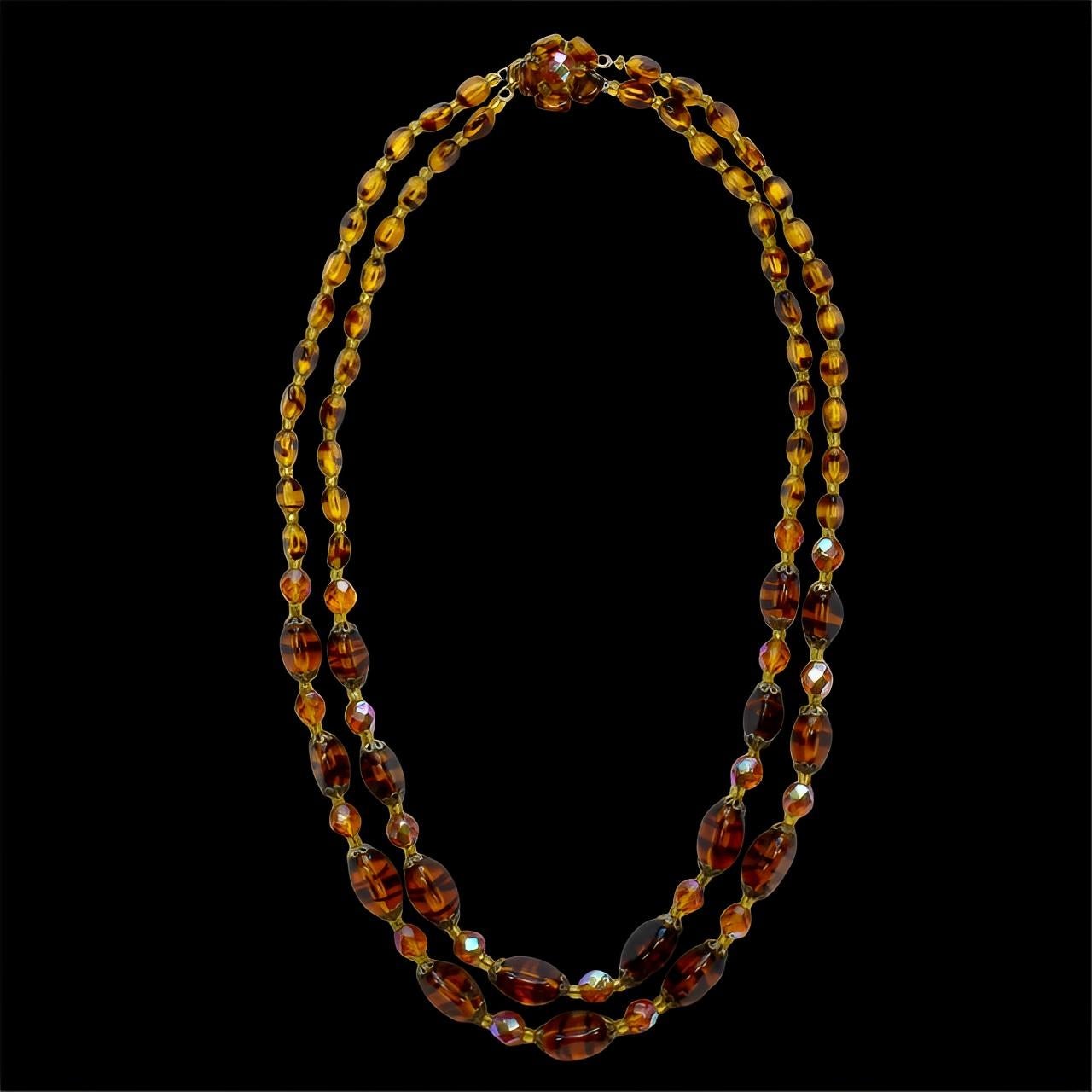 Collana di perle a due fili in vetro a strisce Aurora Borealis Ambra Tartaruga in vendita 4