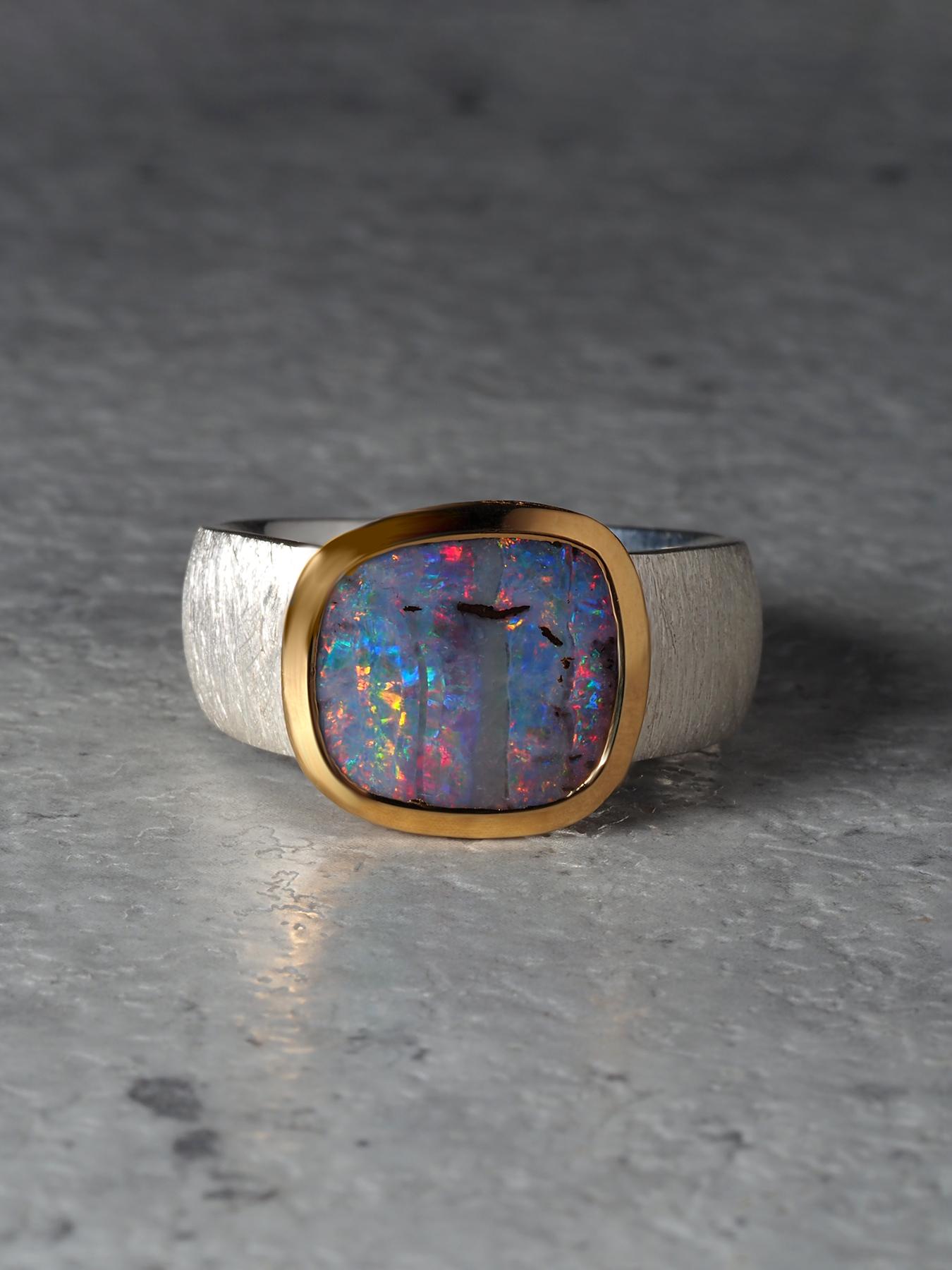Un affascinante anello 