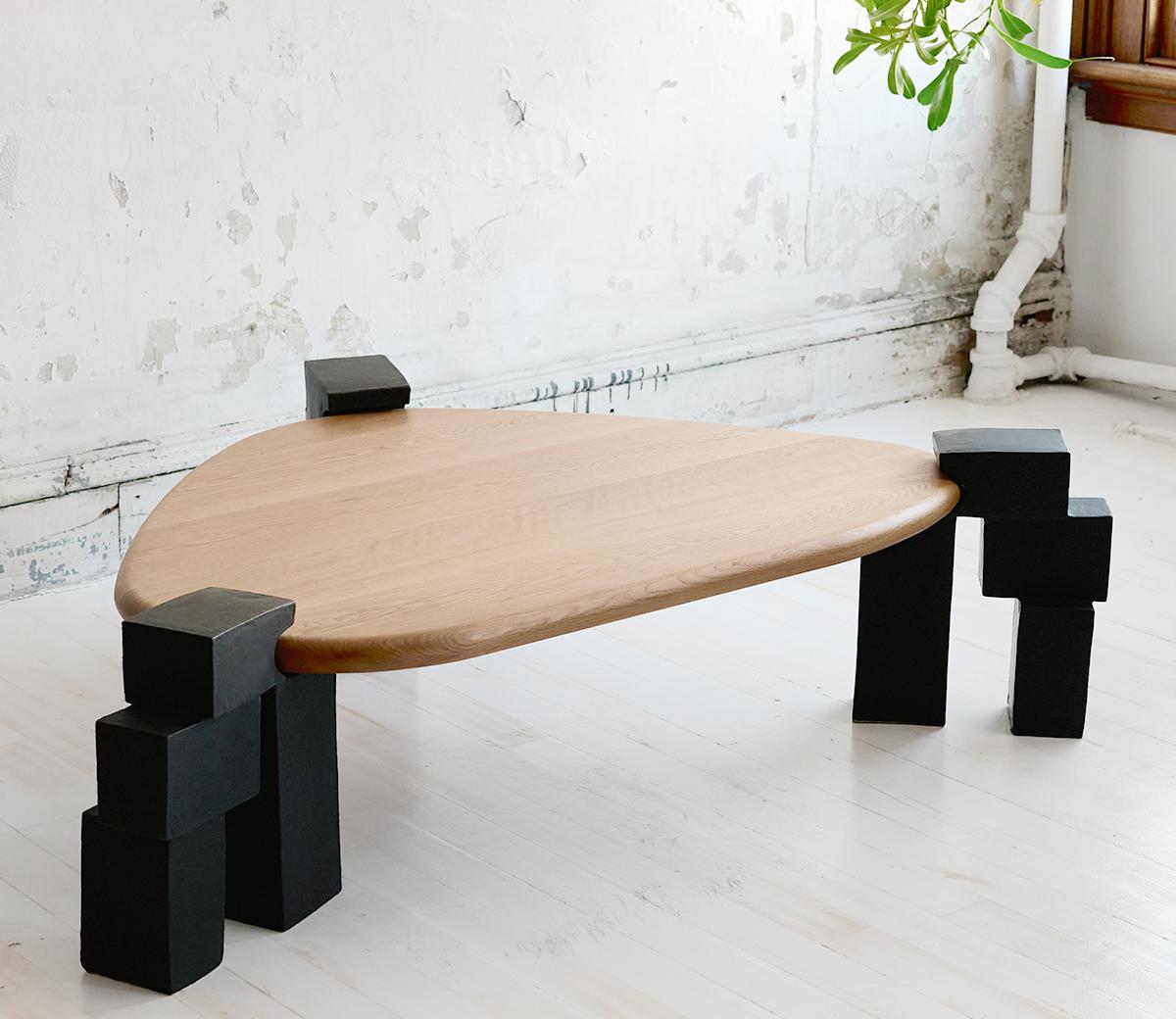 Américain Table basse Aurora en céramique et chêne blanc ou ébénisé de Danny Kaplan Studio en vente