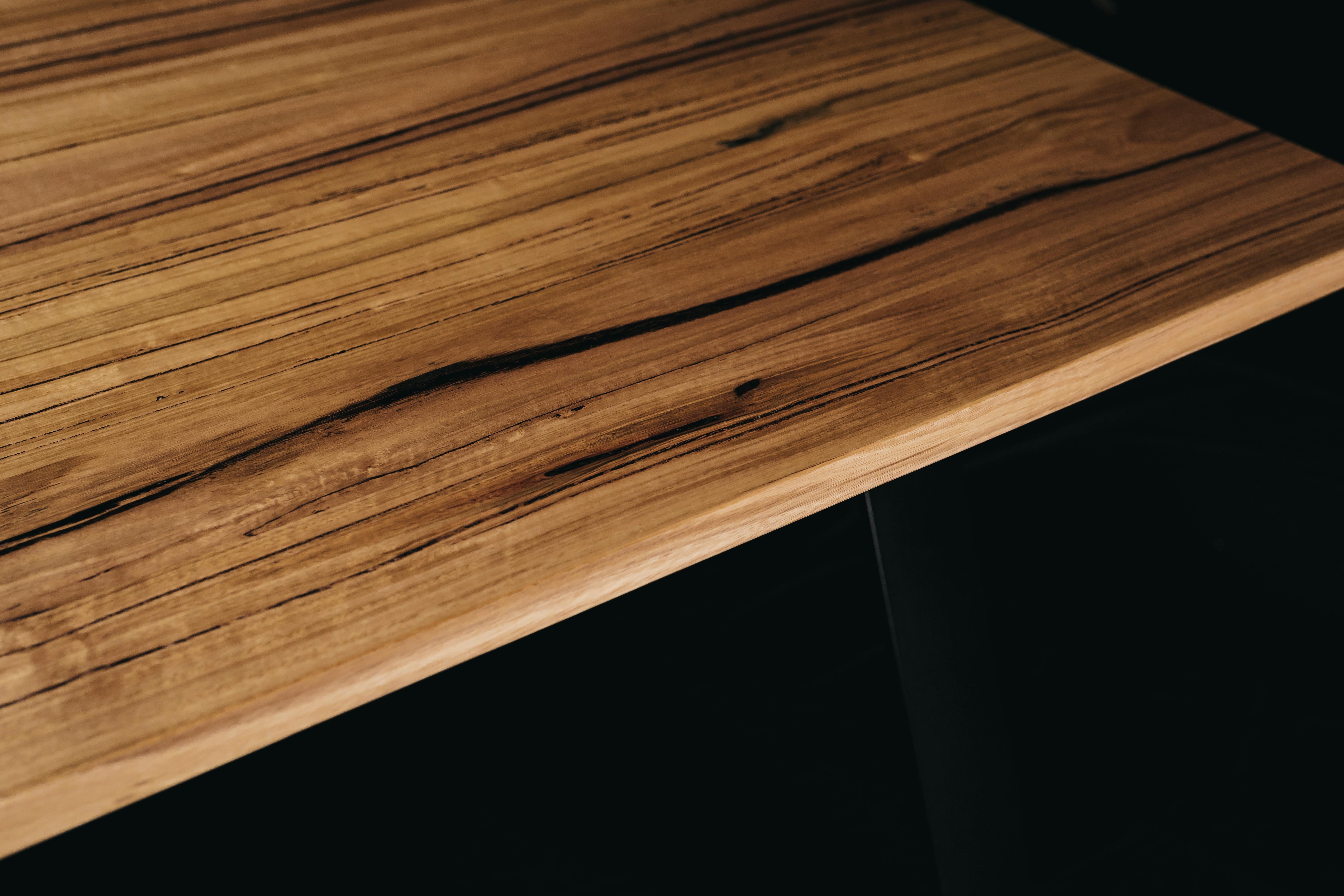Representing an artistic shift in material pairing, the Aurora encapsulates the raw industrial feel of solid steel as well as the natural beauty of solid hardwood with emphasis put on the solid colour to enhance the uniqueness of the grain.