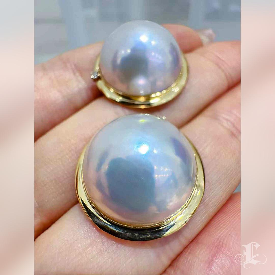 【Crown Radianc】Aurora 16.5mm Japanese Mabe Pearl & Diamond Minimalist Earrings Neuf - En vente à New York, NY