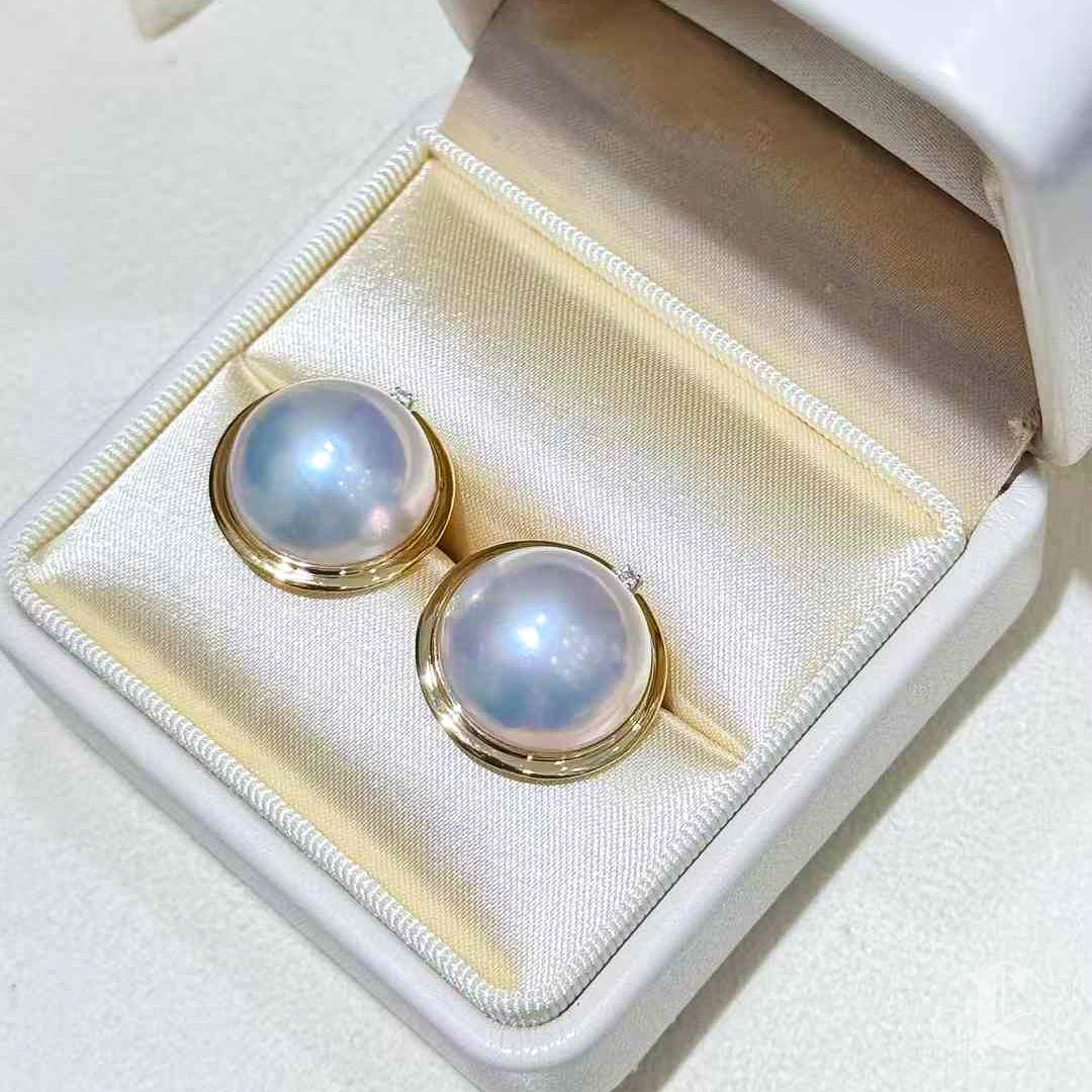 【Crown Radianc】Aurora 16.5mm Japanese Mabe Pearl & Diamond Minimalist Earrings en vente 3