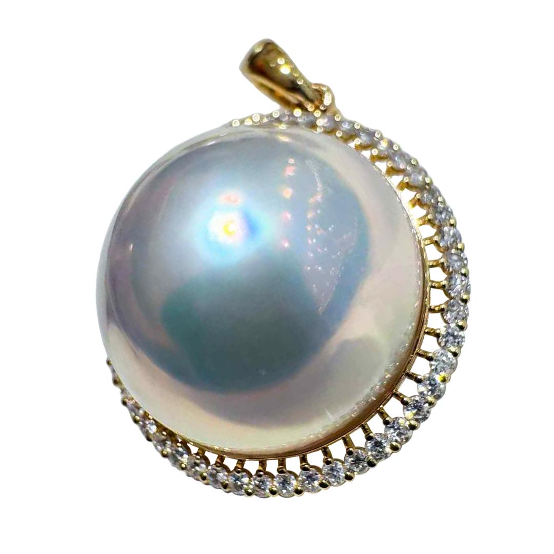 【Crown Radiance】Aurora Glow Pendentif halo en perles japonaises Mabe et diamants en vente 3