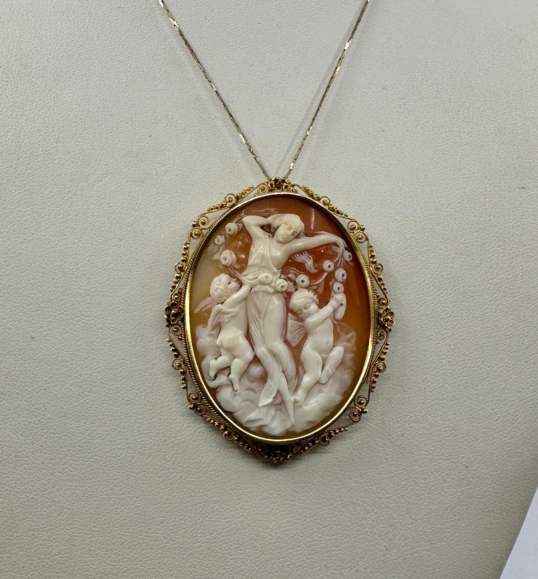 Aurora Göttin Cherub Engel Putti Kamee Anhänger Brosche Halskette 18 Karat Gold für Damen oder Herren im Angebot