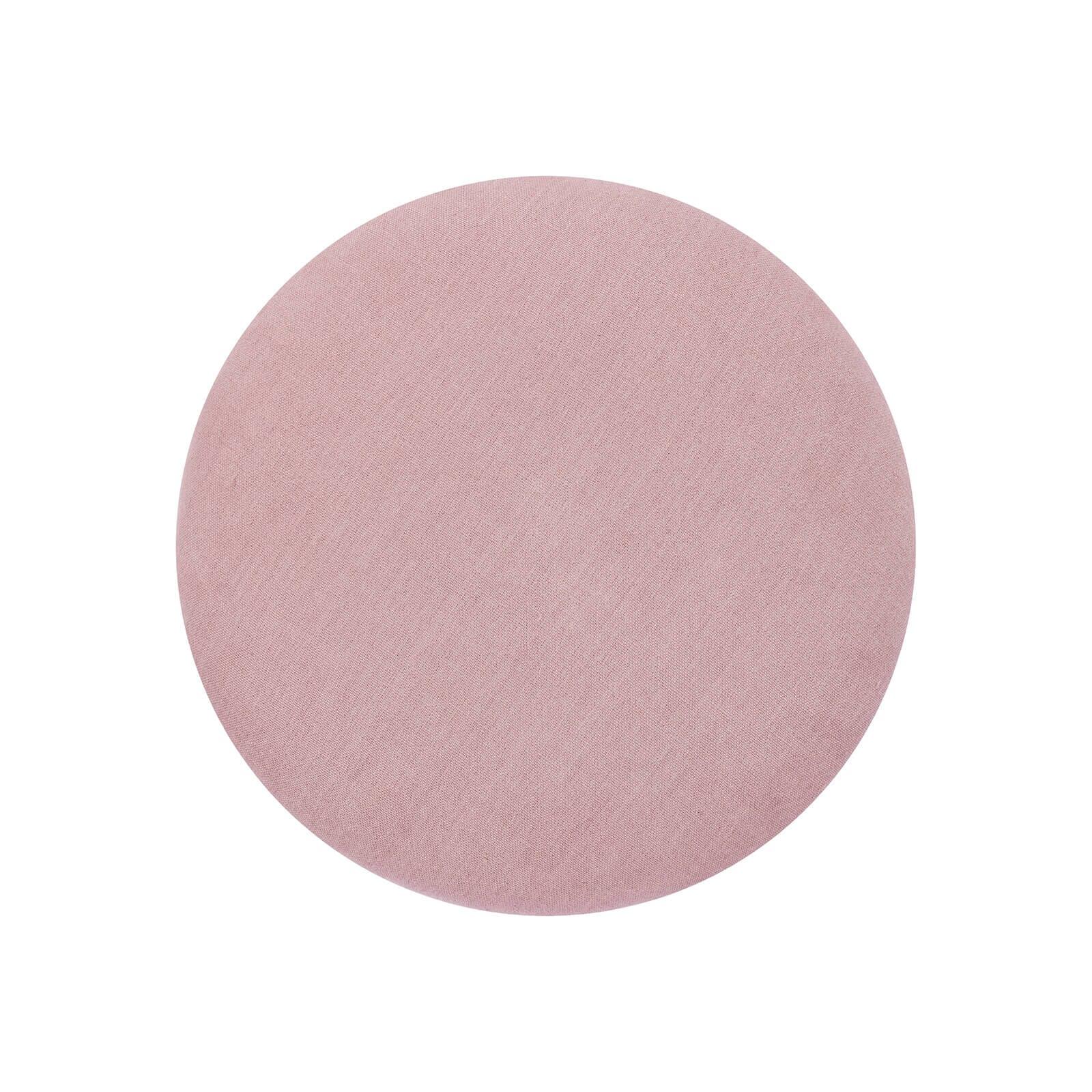Ricordando i primi mobili modernisti e abbracciando i bordi curvi e le silhouette arrotondate che si trovano in Nature, questo pouf (un pouf su cui appoggiare il sedere) è rivestito in canapa 100% color rosa blush per un'estetica naturale e rifinito