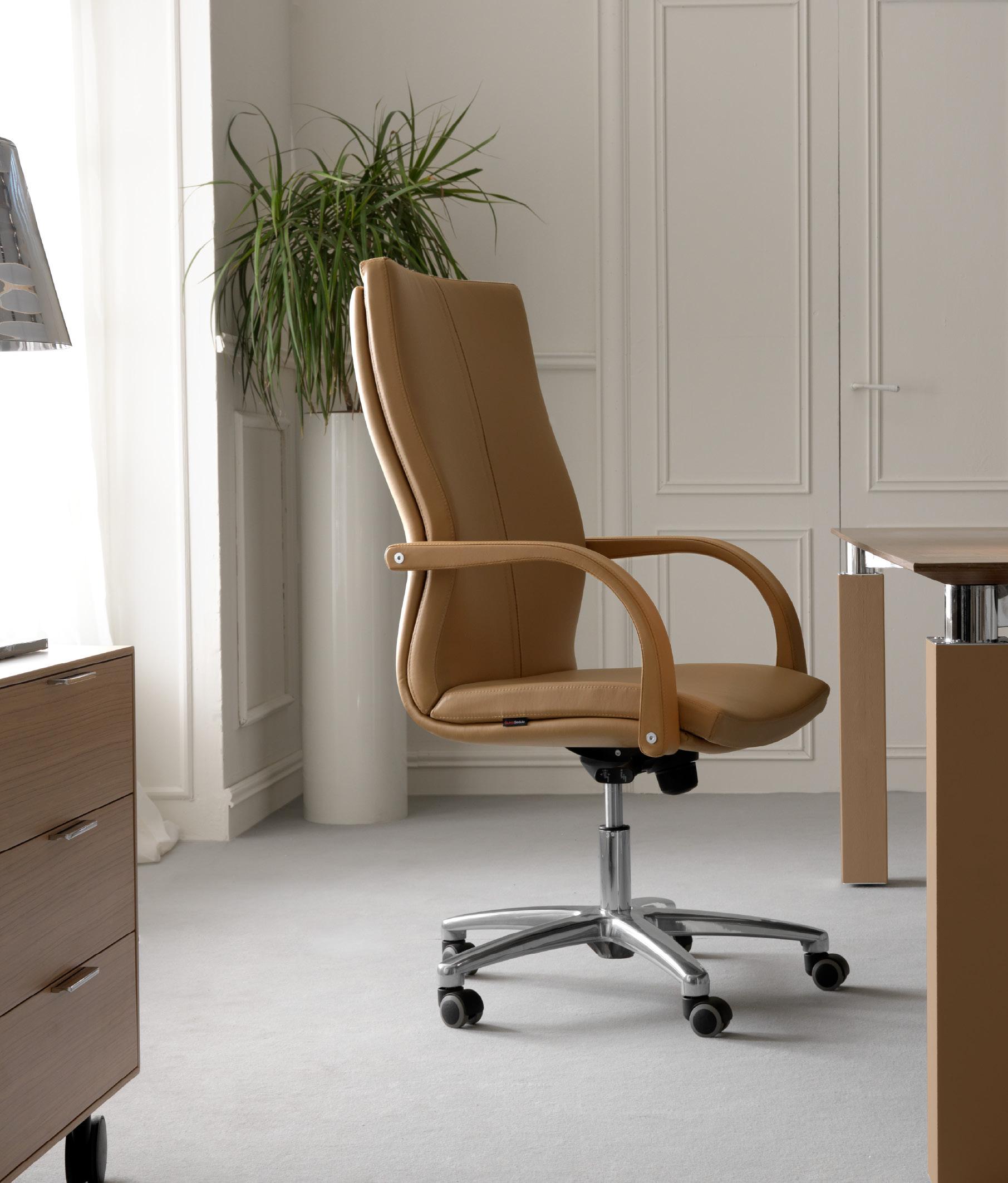 Post-Modern Aurora High Backrest Executive Upholstered Armchair by Quinti Sedute For Sale