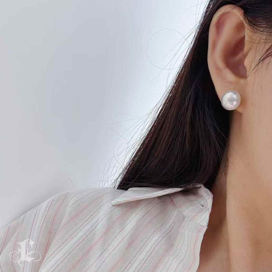 Uncut 【Sculpted Geometry】Aurora Mist Japanese Mabe Pearl Beaded Stud Earrings For Sale