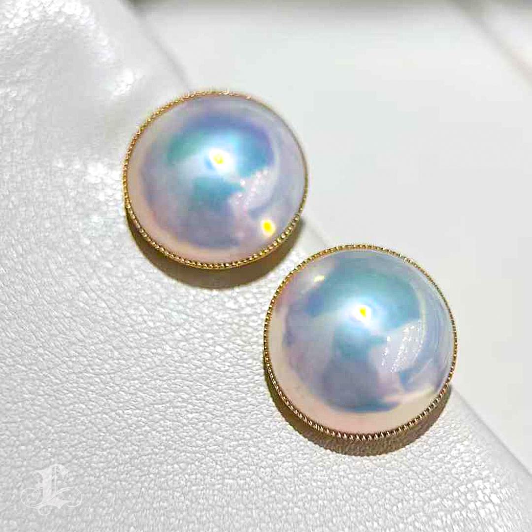 Women's 【Sculpted Geometry】Aurora Mist Japanese Mabe Pearl Beaded Stud Earrings For Sale