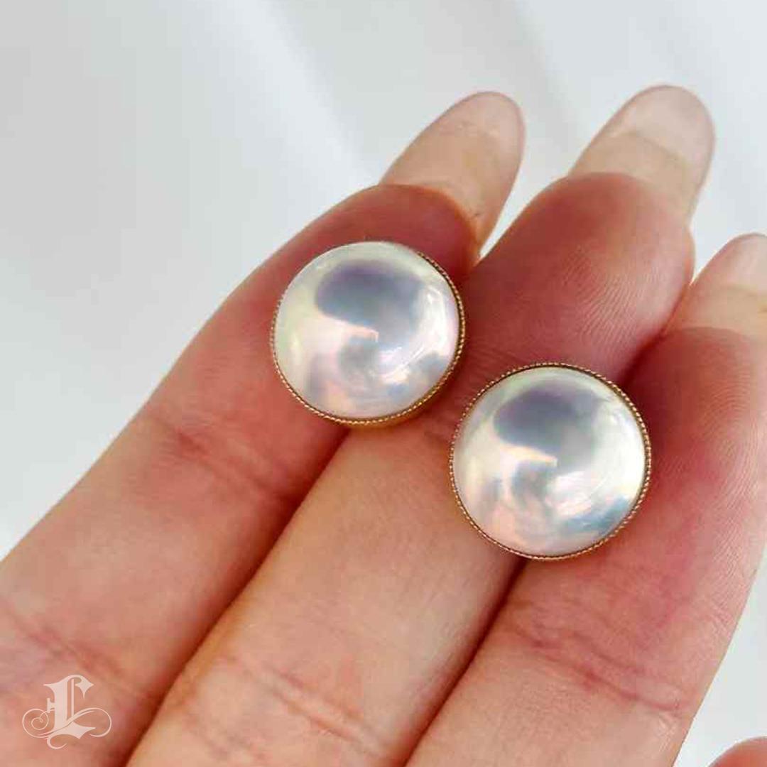 【Sculpted Geometry】Aurora Mist Japanese Mabe Pearl Beaded Stud Earrings For Sale 3