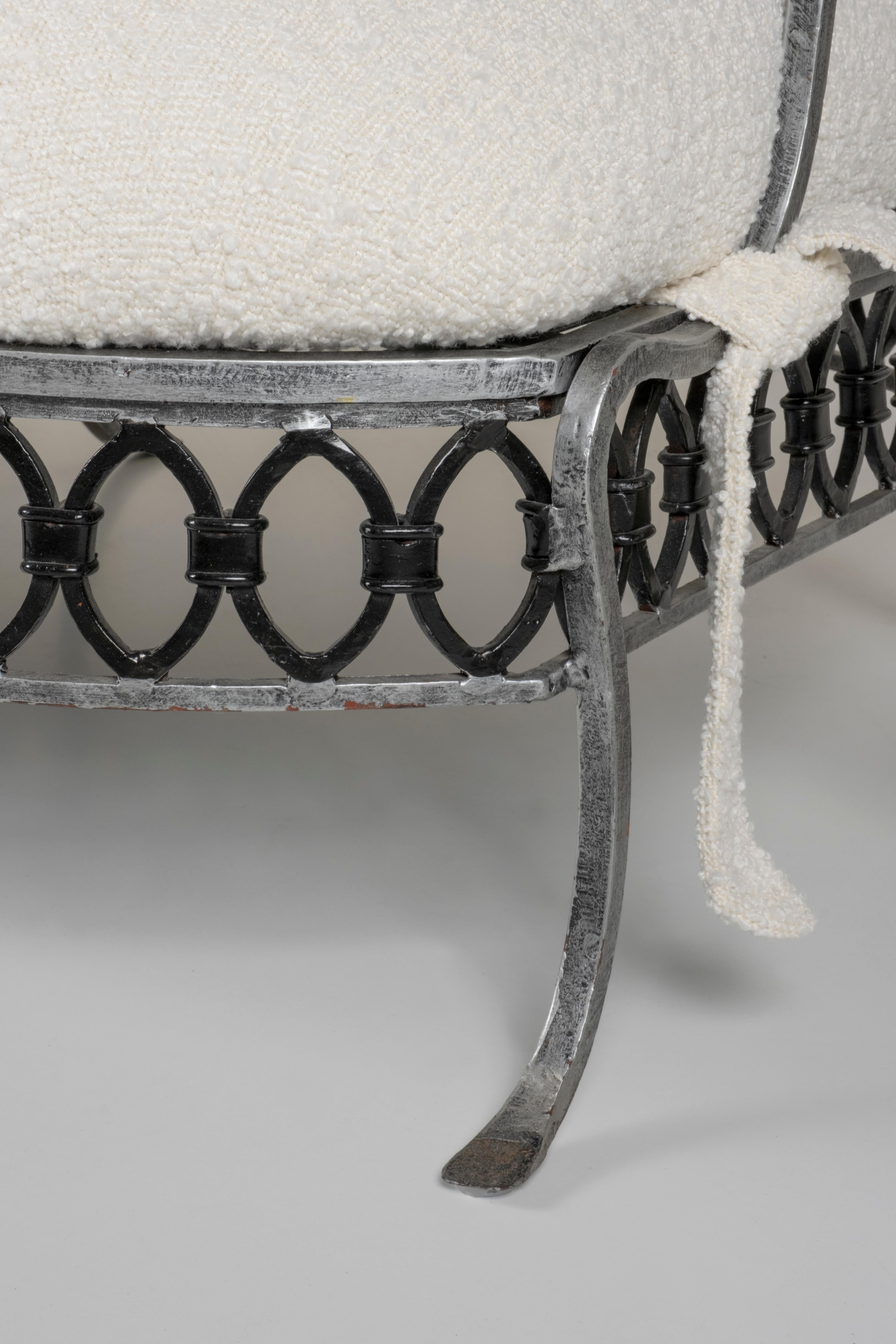 Sofá Art Decó Aurora Bouclé Tejido Blanco Hecho a Mano en Portugal by Lusitanus Home en Nuevo estado para la venta en Lisboa, PT