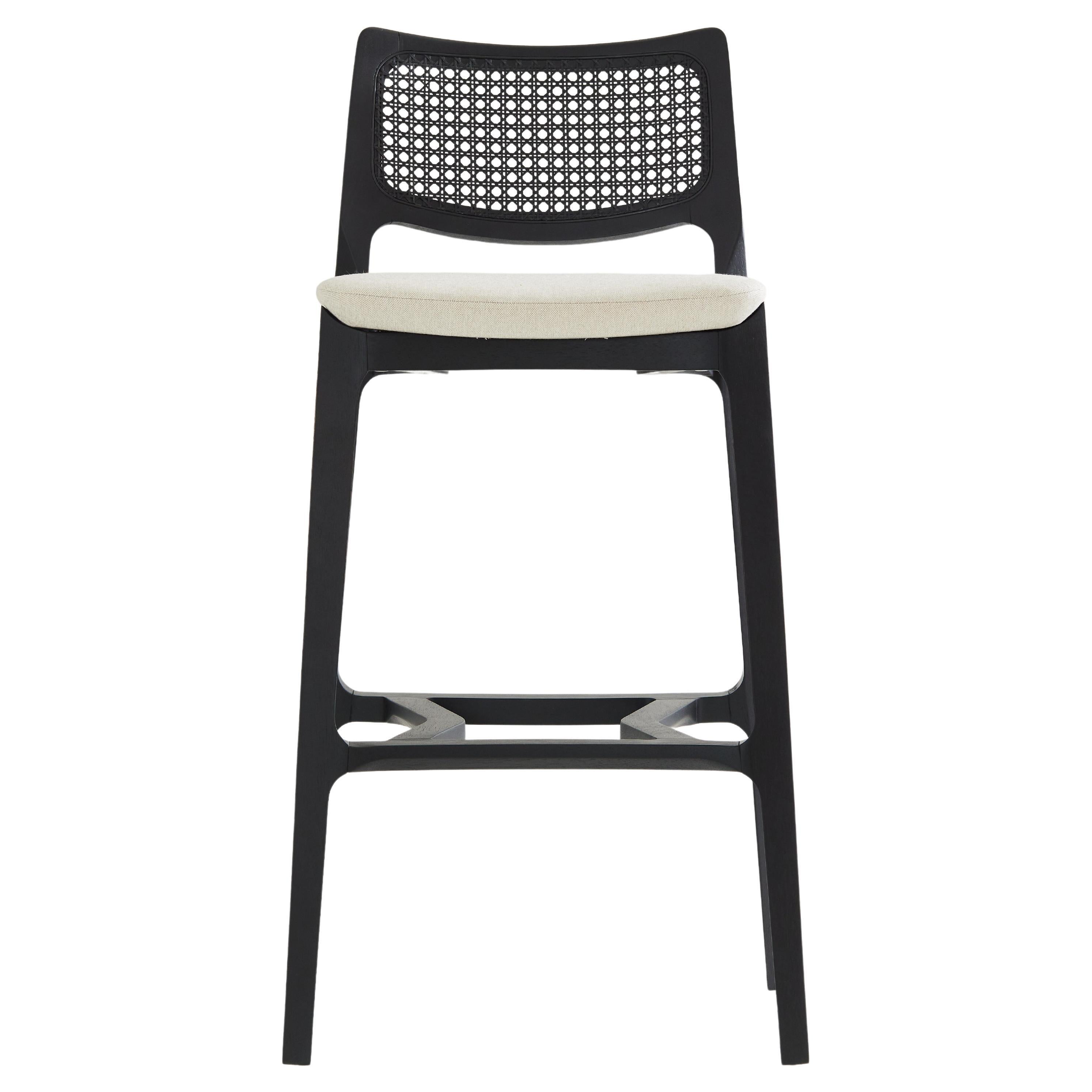 Sgabello Aurora, legno massiccio nero, schienale in caning nero, sedute in tessuto bianco sporco