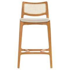 Aurora Hocker, Massivholz, heller Honey, Rückenlehne aus natürlichem Caning, Sitzfläche aus cremefarbenem Stoff
