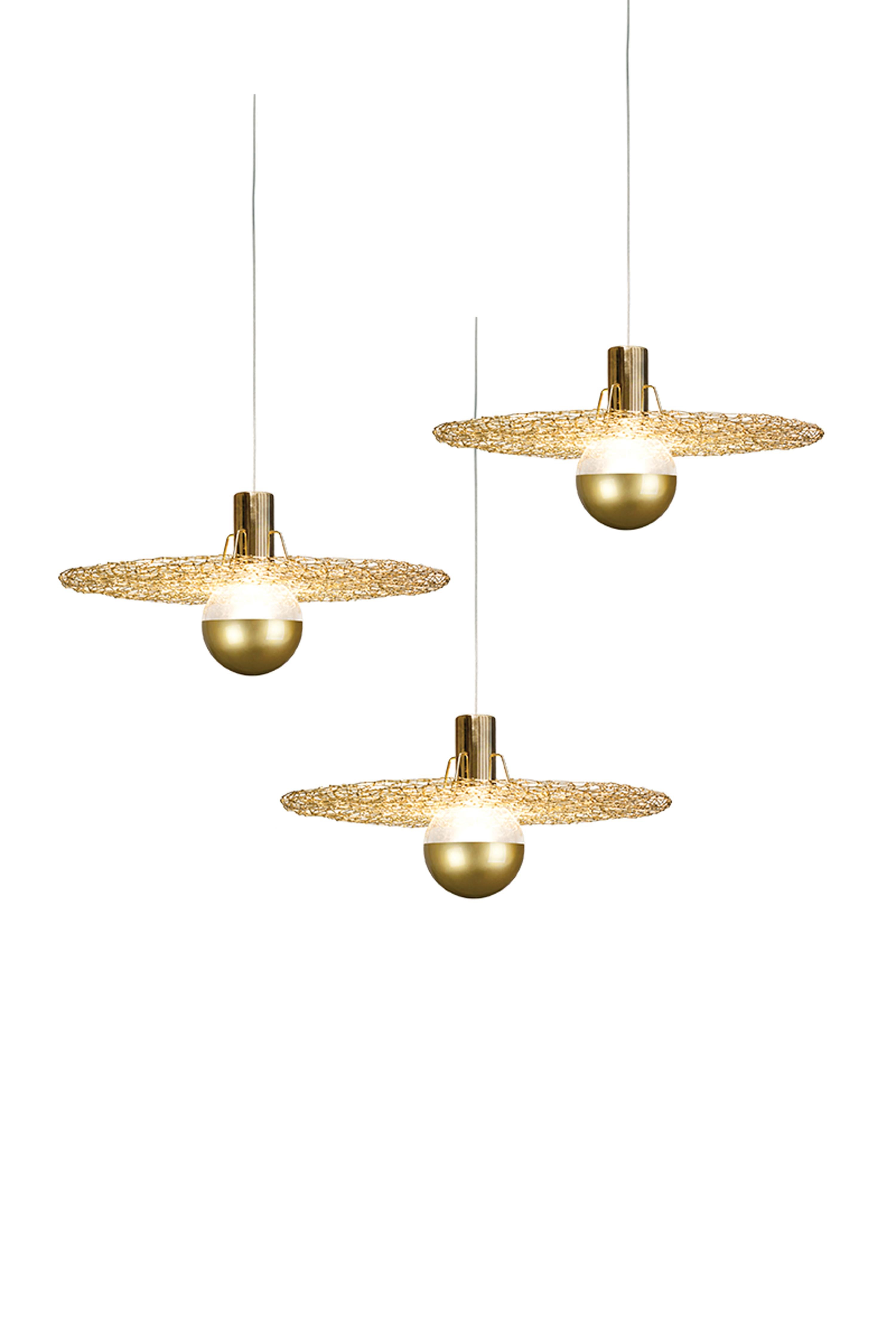 Ango brings its unique hand crafted technique to create a sophisticated ceiling light “Auroral” that captures the beautiful vibes of jewellery suspended within space.

Evocative of an incredible aura of warm light, the new Auroral pendant casts