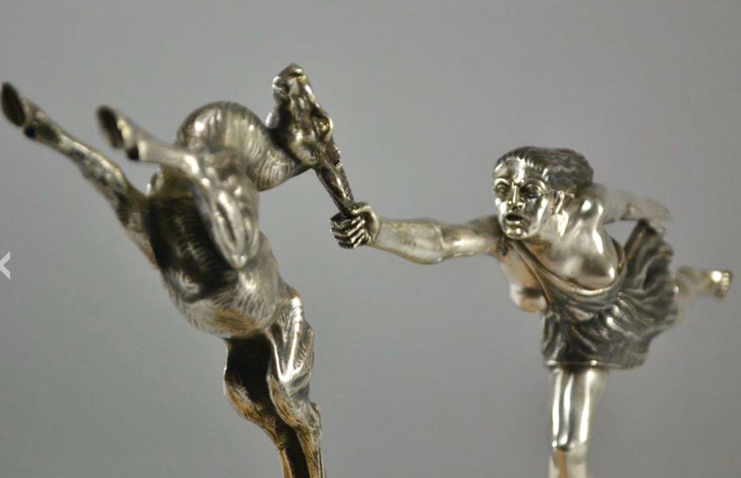 Statue Art déco « Chasing the Hind » en bronze argenté d' Aurore Onu en vente 4