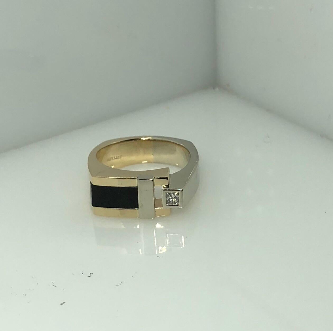 Aurum 14 Karat Two-Tone Diamond and Onyx Contemporary Ring In New Condition For Sale In Mansfield, OH