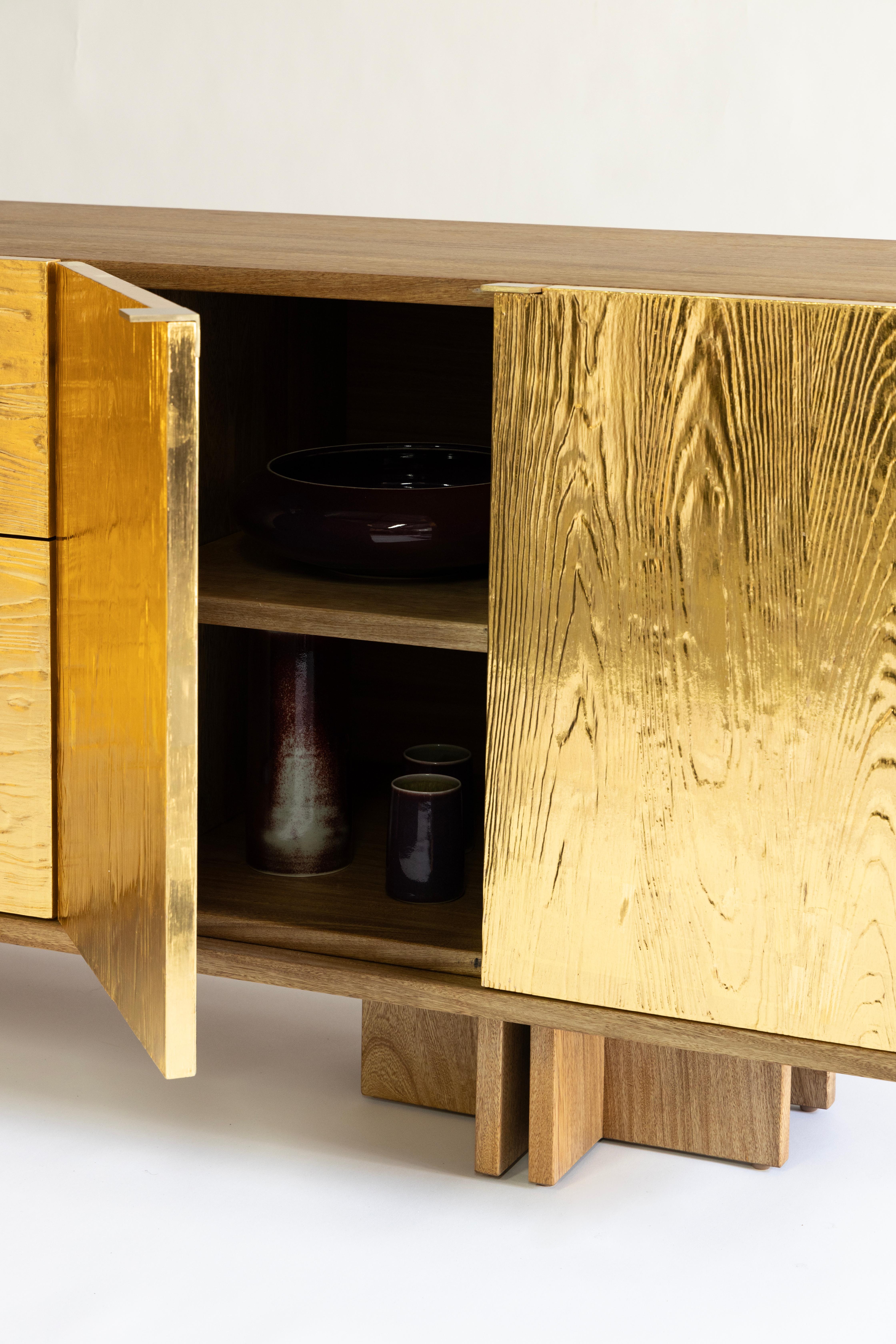 AURUM Anrichte, Esche und rosa Morada-Holz, 23k Gold (Mexikanisch) im Angebot